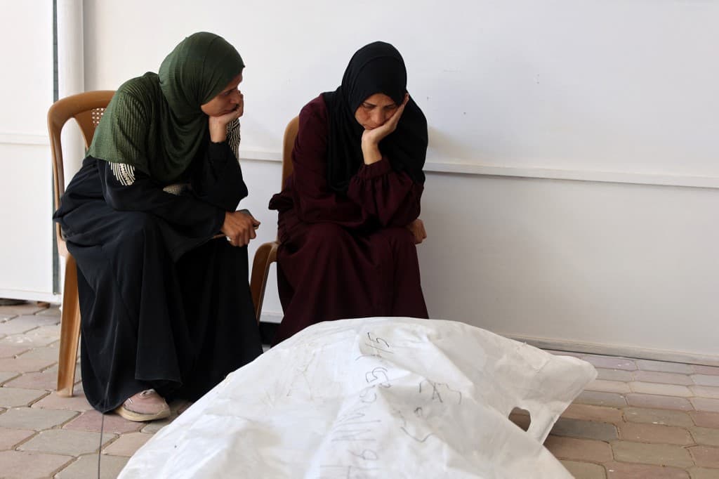 Israeli air strikes kill 35 across Gaza